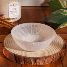 Load image into Gallery viewer, Selenite Crystal Offering Bowl 5"