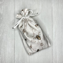 Load image into Gallery viewer, Bee Tarot Card Bag
