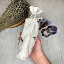 Load image into Gallery viewer, Bee Tarot Card Bag
