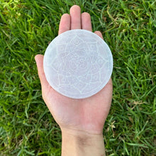 Load image into Gallery viewer, Selenite - Lotus with OM Charging Plate
